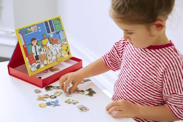 Magnetic Play Scene - Pet Hospital by Petit Collage